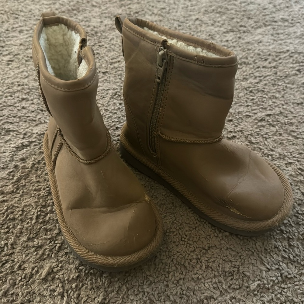 Gap sherpa-lined booties, size 10